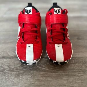 Youth baseball cleats size 1